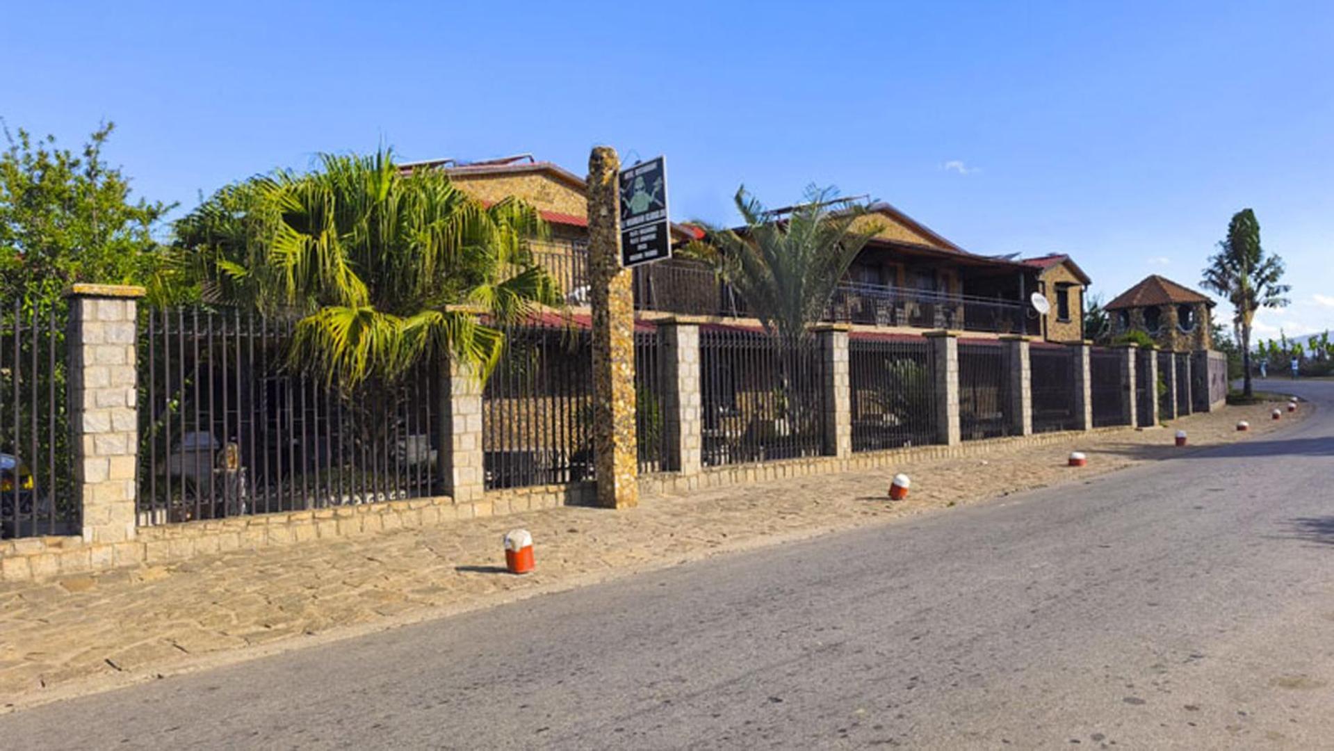 Hotel Restaurant Le Miamiam Glouglou Ambositra Esterno foto