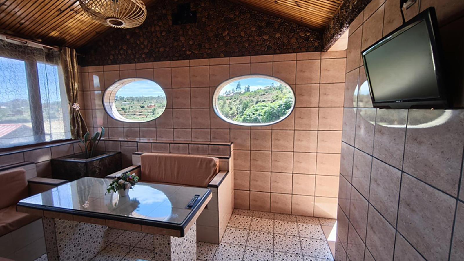 Hotel Restaurant Le Miamiam Glouglou Ambositra Esterno foto